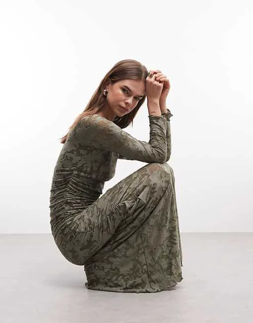 Платье макси цвета хаки со сборками и длинными рукавами ASOS DESIGN devore
Платье макси цвета хаки со сборками и длинными рукавами ASOS DESIGN devore