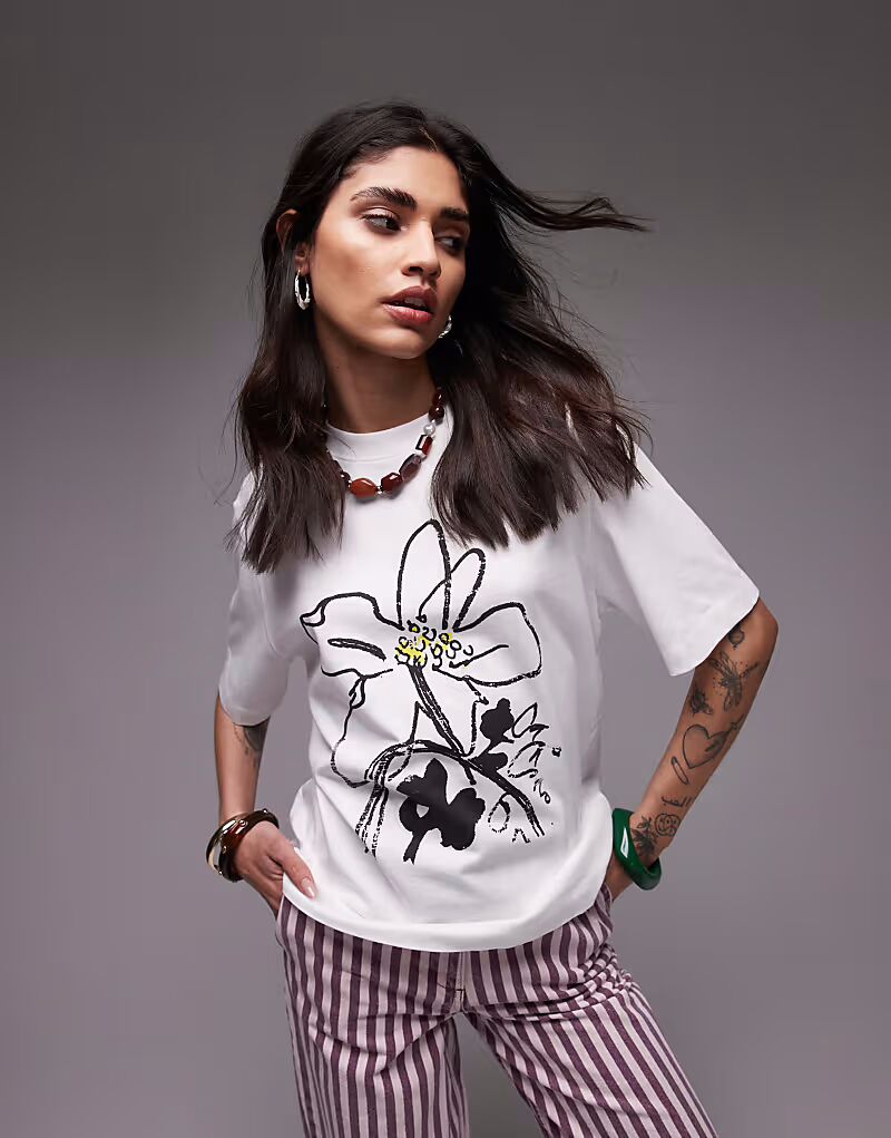 Topshop - Премиальная базовая белая футболка с цветочным принтом
Topshop - Премиальная базовая белая футболка с цветочным принтом