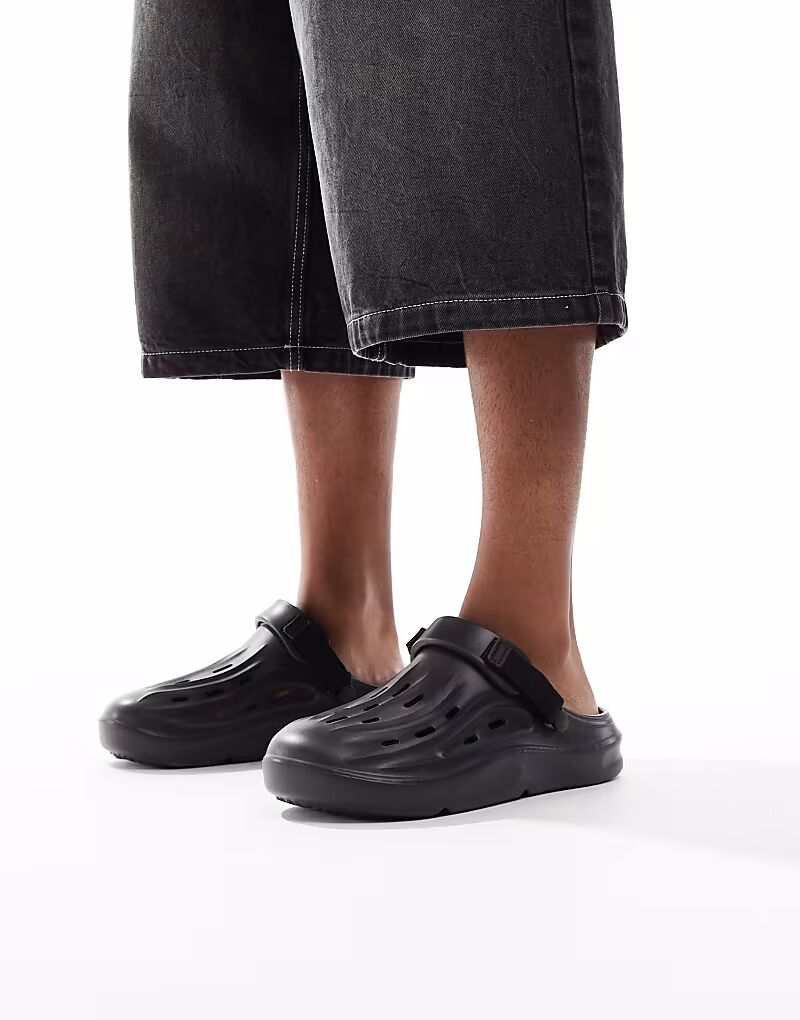 Формованные мюли Jack & Jones с ремешком черного цвета 
Формованные мюли Jack & Jones с ремешком черного цвета