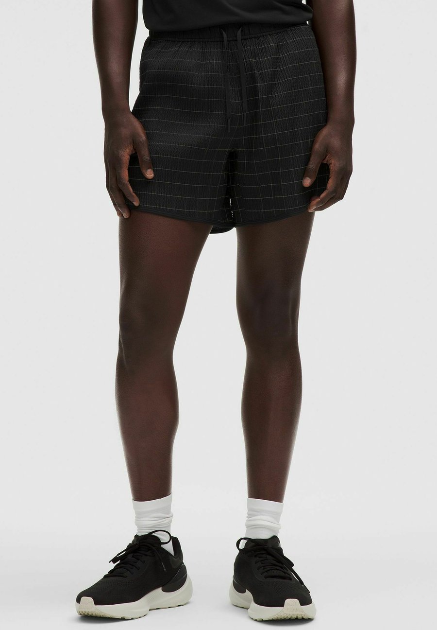 Спортивные шорты lululemon MILE MAKER REFLECTIVE LINED 15CM, Black
Спортивные шорты lululemon MILE MAKER REFLECTIVE LINED 15CM, Black