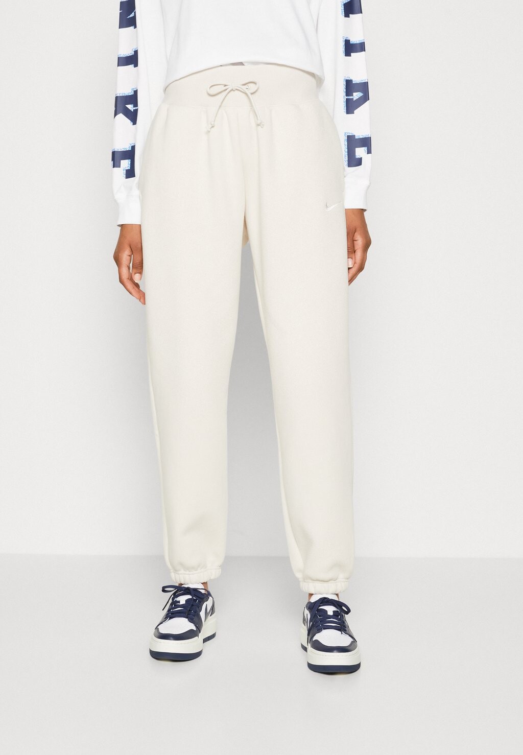 Спортивные брюки Nike Pant, светлая древесина / парус, Серый, Спортивные брюки Nike Pant, светлая древесина / парус
Спортивные брюки Nike Pant, светлая древесина / парус, Серый, Спортивные брюки Nike Pant, светлая древесина / парус