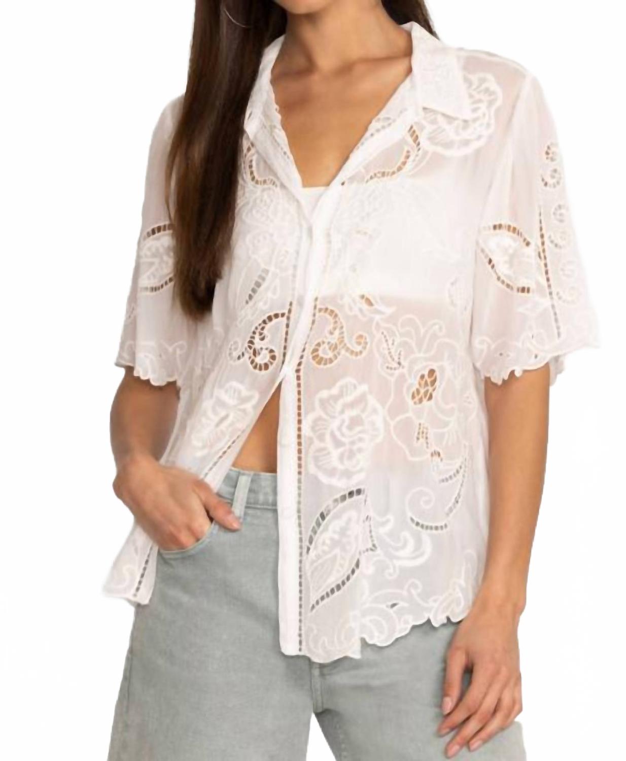 Блуза на пуговицах Chryssie в белом цвете Johnny Was
Блуза на пуговицах Chryssie в белом цвете Johnny Was