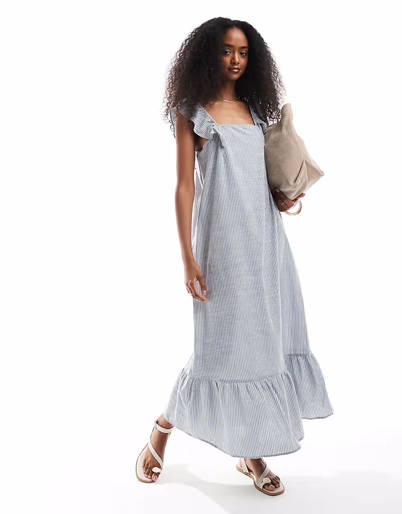 Платье-макси с ярусами и бретельками Pieces в синюю полоску
Платье-макси с ярусами и бретельками Pieces в синюю полоску