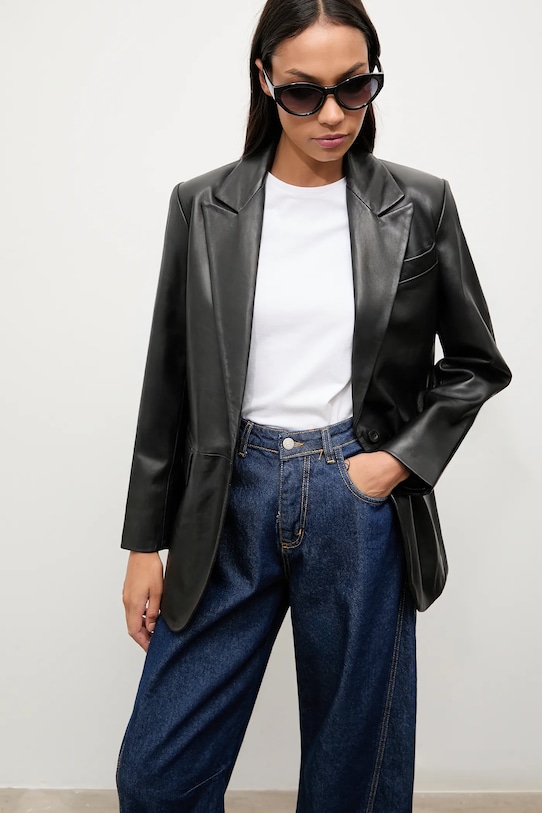 Кожаная куртка Answear.Lab, черный
Кожаная куртка Answear.Lab, черный