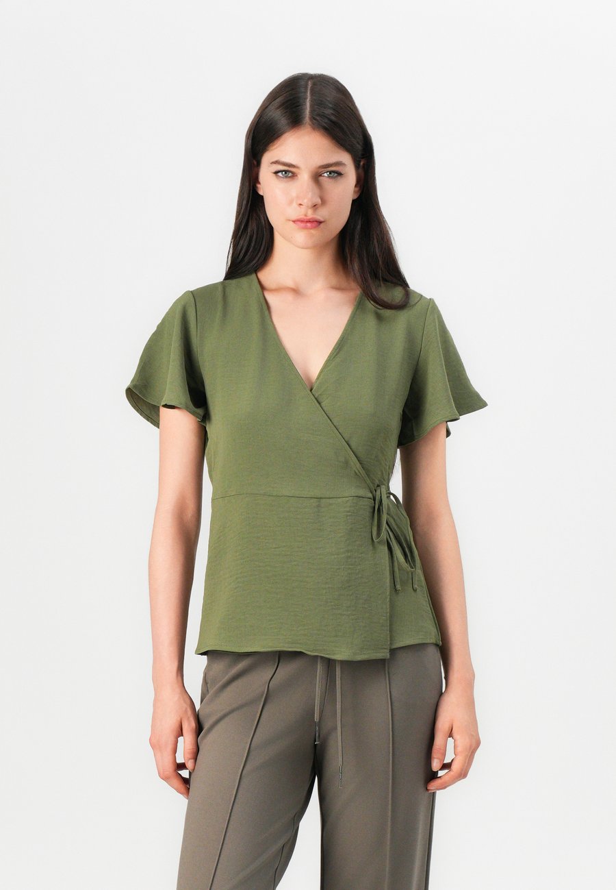 Блуза VILA VILOVIE V-NECK WRAP, Four Leaf Clover/Khaki
Блуза VILA VILOVIE V-NECK WRAP, Four Leaf Clover/Khaki