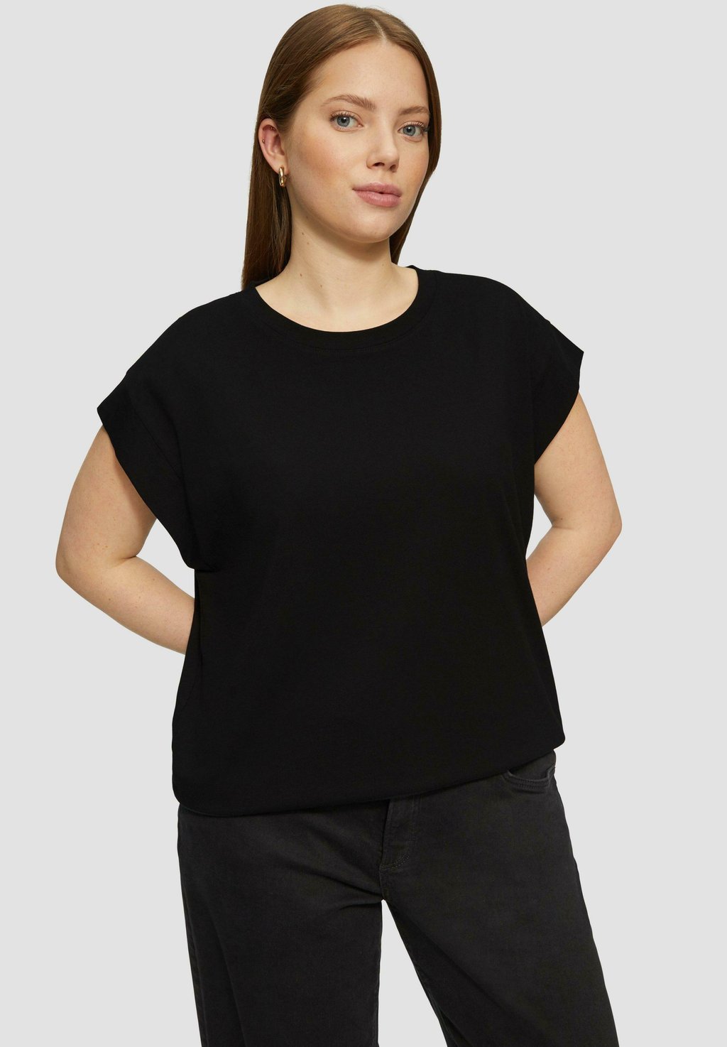 Базовая футболка QS, черный
Базовая футболка QS, черный