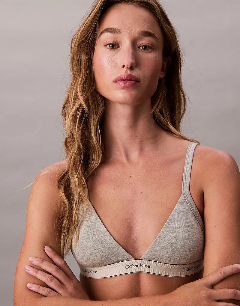 Бюстгальтер-треугольные чашечки Calvin Klein Heritage Cotton без подкладки серого цвета
Бюстгальтер-треугольные чашечки Calvin Klein Heritage Cotton без подкладки серого цвета