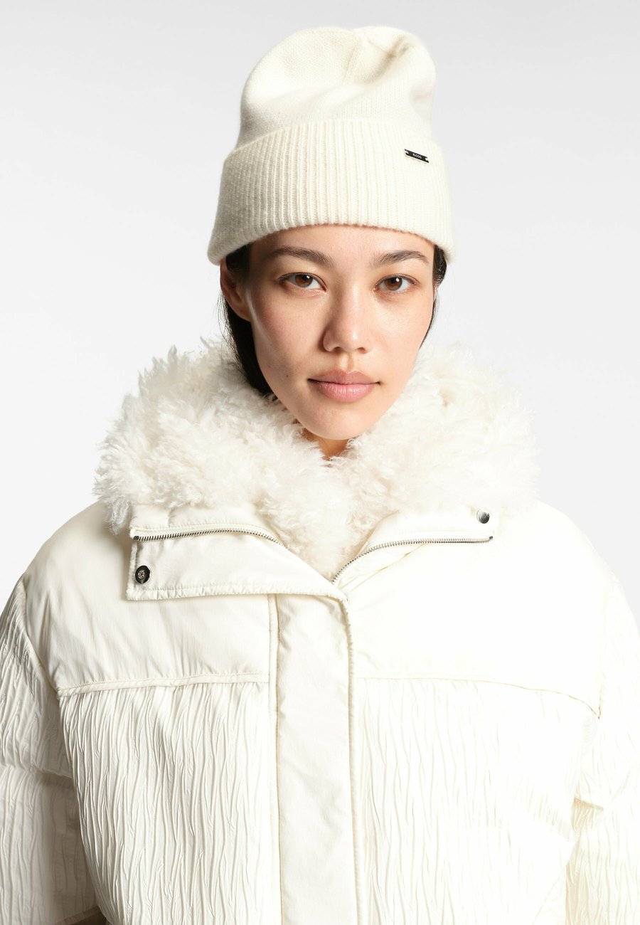 Шапка BOSS LONESTA, Natural Eighteen/White
Шапка BOSS LONESTA, Natural Eighteen/White