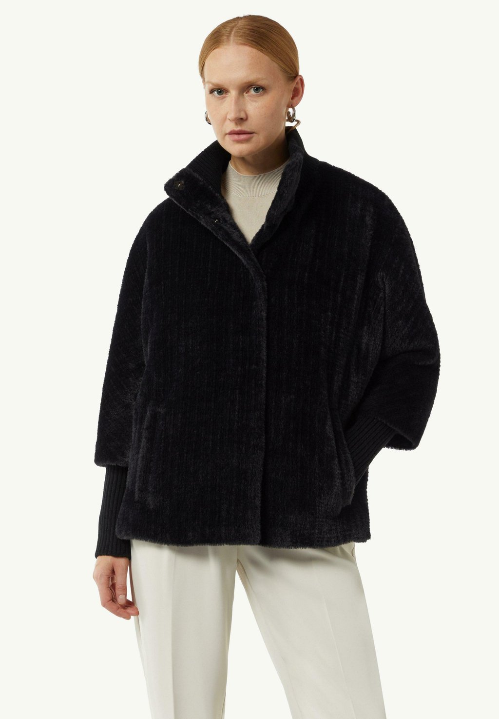 Флисовая куртка MIT KRAGEN comma, черный
Флисовая куртка MIT KRAGEN comma, черный