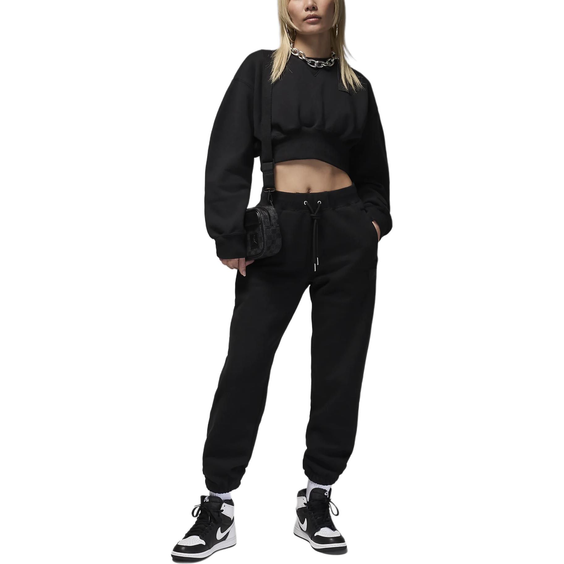 Вязаные спортивные брюки женские черные Jordan
Вязаные спортивные брюки женские черные Jordan