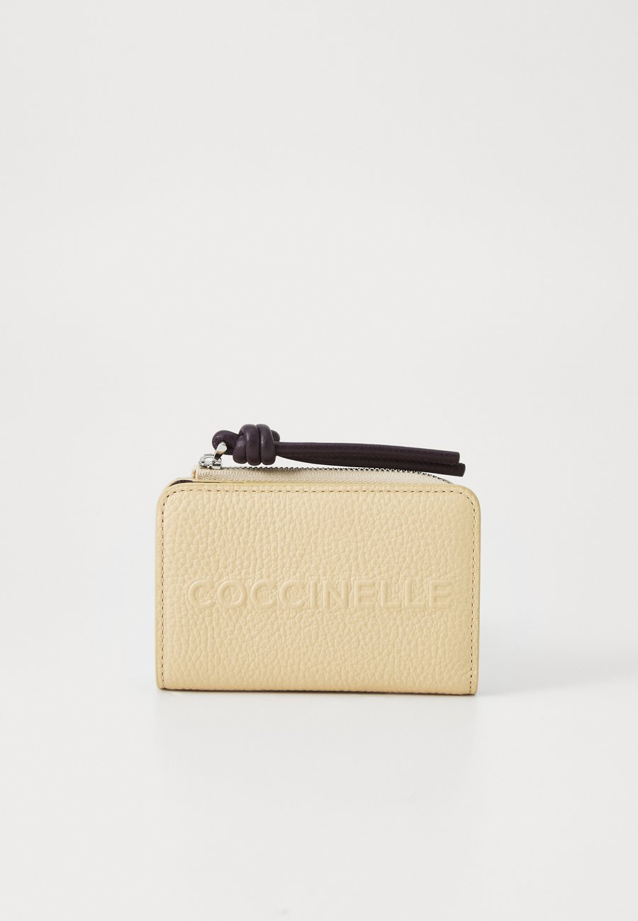 Кошелек Coccinelle MYRTHA MAXI LOG, Betulla/Prune/Beige
Кошелек Coccinelle MYRTHA MAXI LOG, Betulla/Prune/Beige