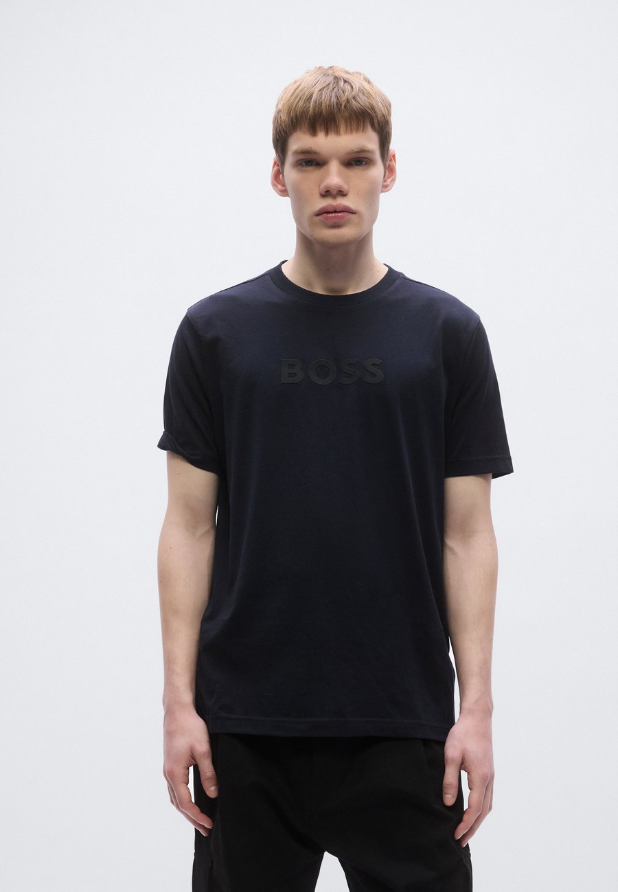 Футболка BOSS LOGO, Dark Blue, Синий, Футболка BOSS LOGO, Dark Blue
Футболка BOSS LOGO, Dark Blue, Синий, Футболка BOSS LOGO, Dark Blue