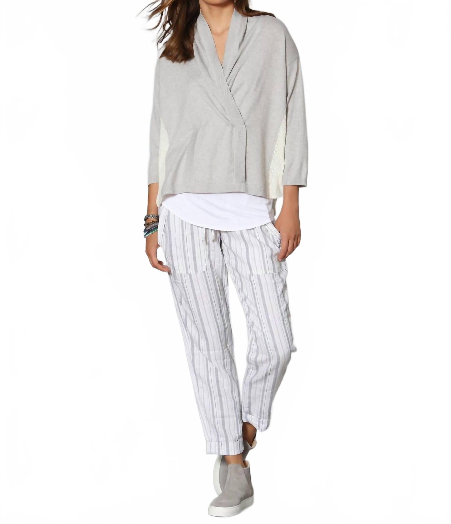 Женский пуловер для бассейна в цвете туман LABEL+thread, Fog
Женский пуловер для бассейна в цвете туман LABEL+thread, Fog