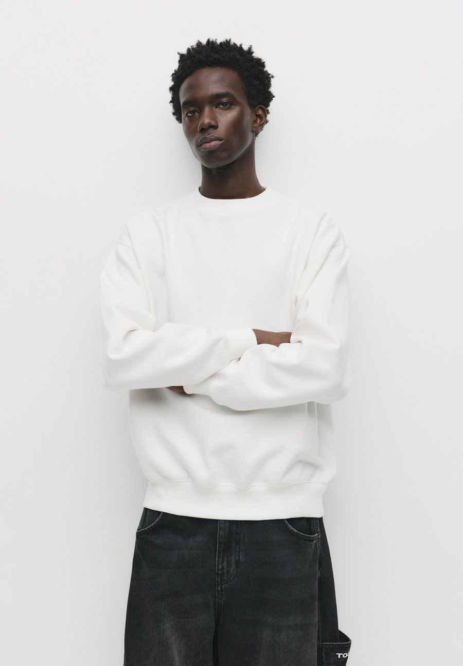 Толстовка PULL&BEAR ROUND NECK, White
Толстовка PULL&BEAR ROUND NECK, White