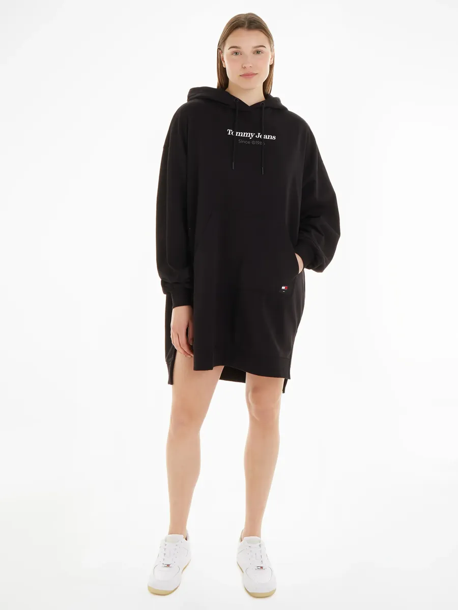 Платье-свитшот Tommy Jeans "TJW ESS LOGO 1+ HOODIE DRESS", с надписью-логотипом, черный
Платье-свитшот Tommy Jeans "TJW ESS LOGO 1+ HOODIE DRESS", с надписью-логотипом, черный