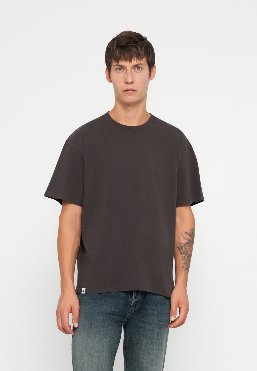 Футболка Edwin OVERSIZE BASIC UNISEX, Mole/Brown, Коричневый, Футболка Edwin OVERSIZE BASIC UNISEX, Mole/Brown
Футболка Edwin OVERSIZE BASIC UNISEX, Mole/Brown, Коричневый, Футболка Edwin OVERSIZE BASIC UNISEX, Mole/Brown