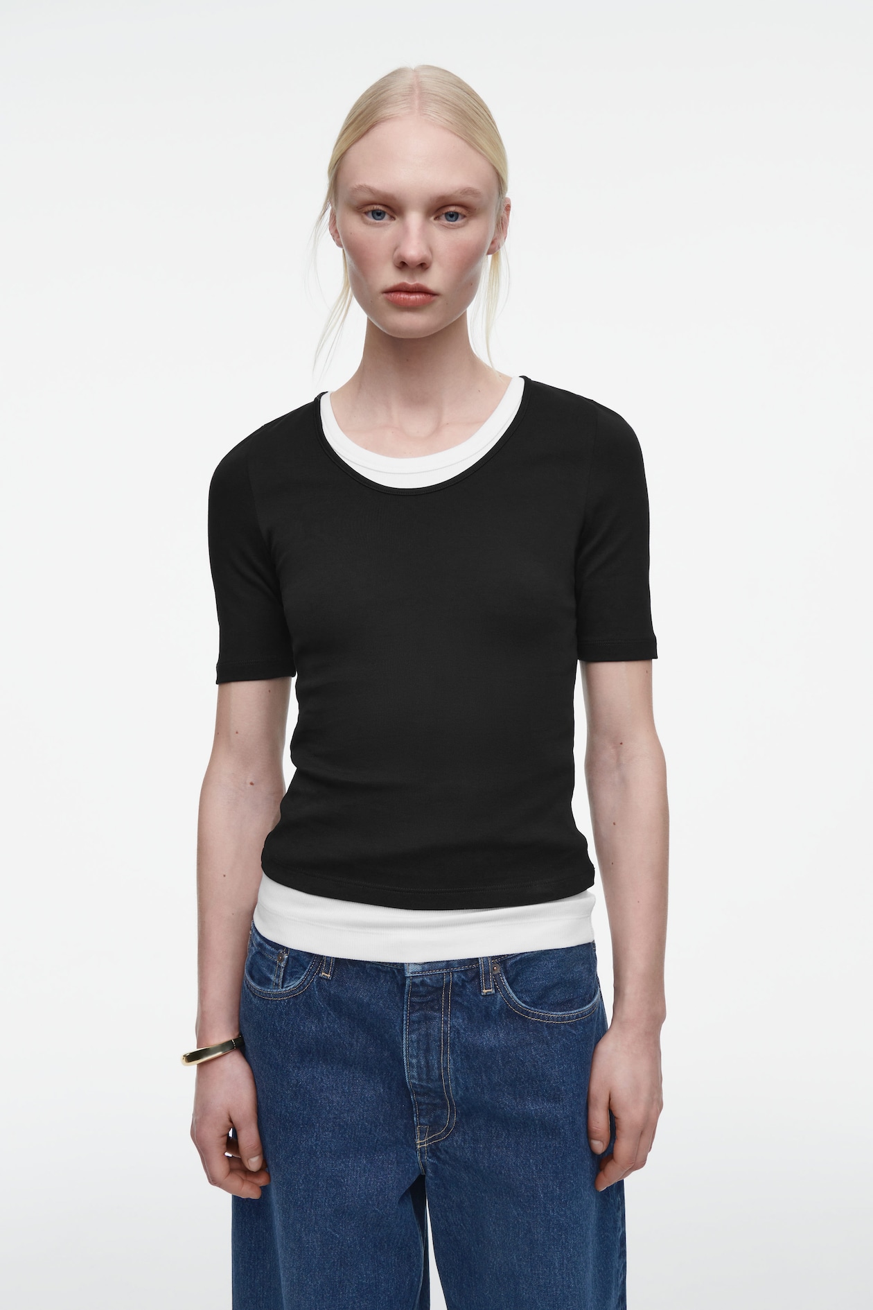 Хлопковая футболка приталенного кроя COS, черный
Хлопковая футболка приталенного кроя COS, черный