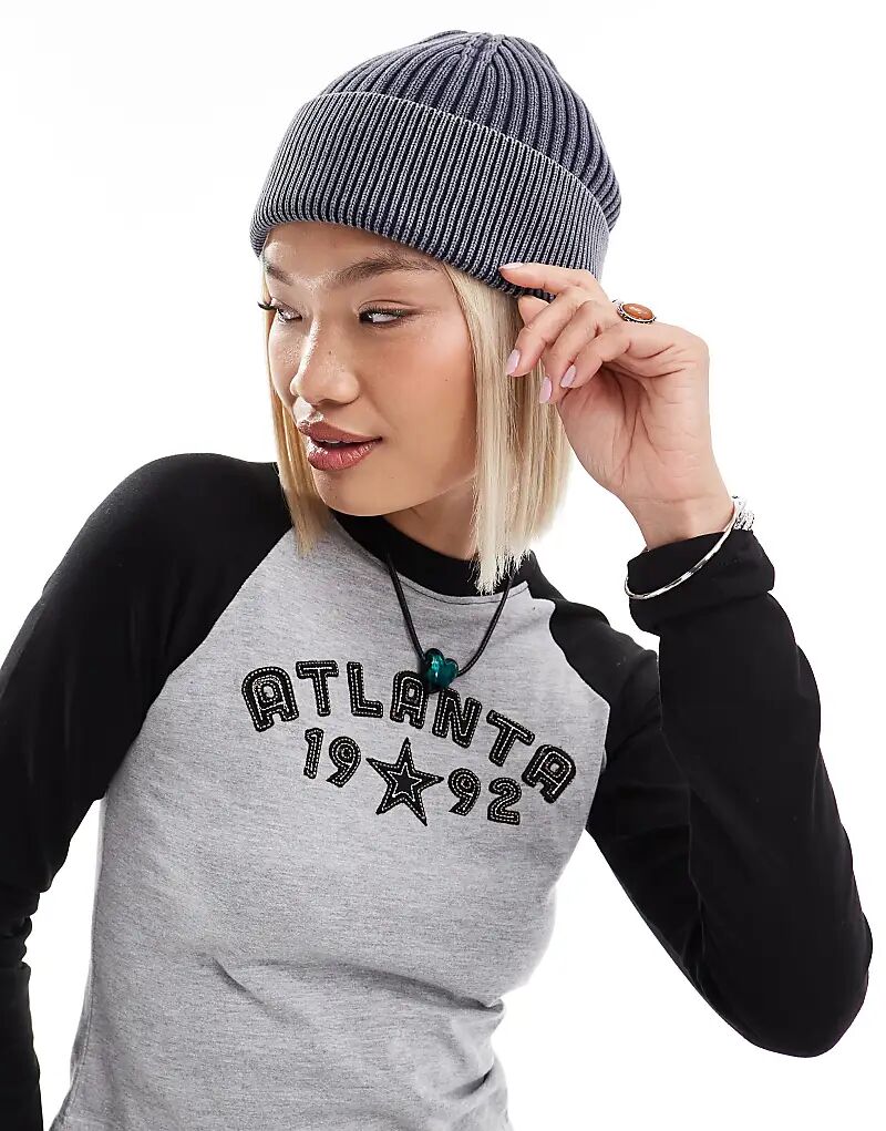 COLLUSION ребристая шапка-бини темно-синего цвета
COLLUSION ребристая шапка-бини темно-синего цвета