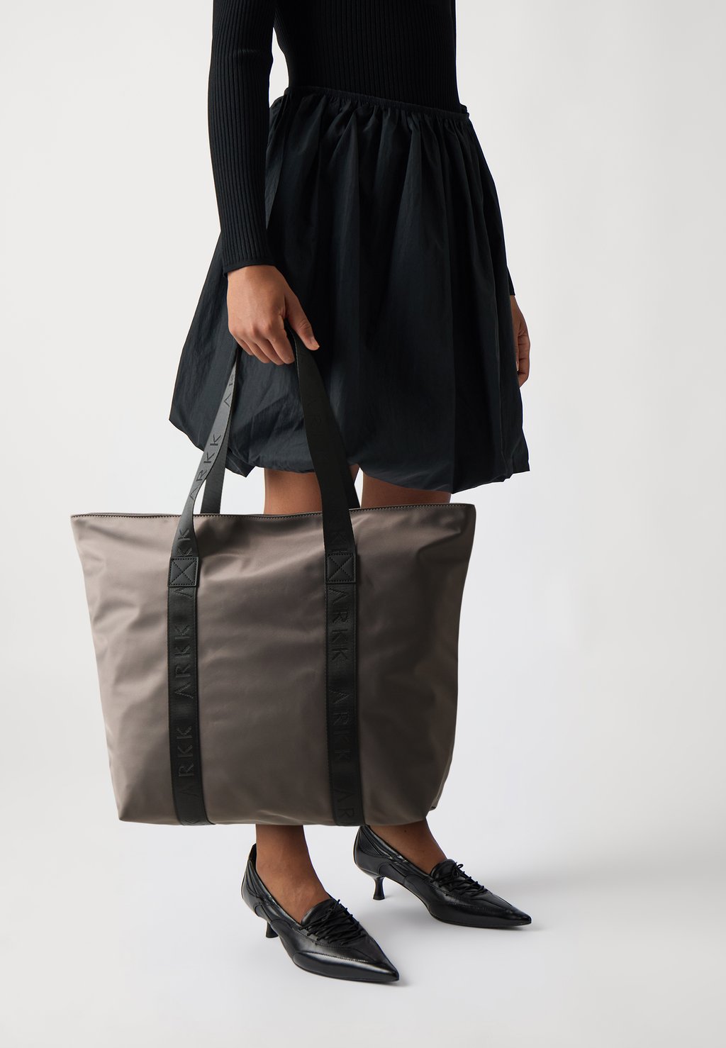 Сумка-тоут UNISEX ARKK Copenhagen, серо-коричневый
Сумка-тоут UNISEX ARKK Copenhagen, серо-коричневый