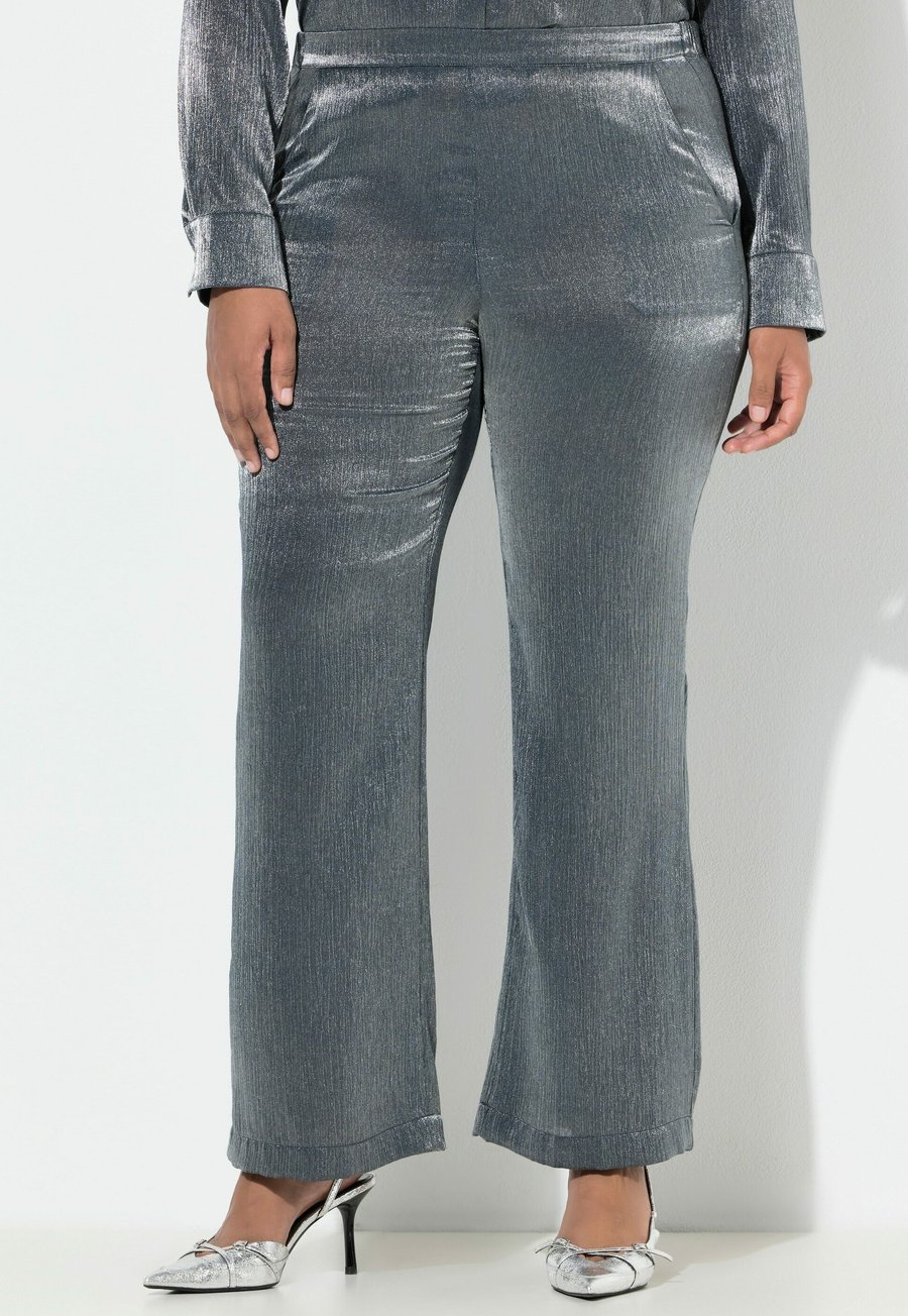 Брюки Ulla Popken METALLIC-SCHIMMER KOMFORTBUND, Silver/Silver-Coloured
Брюки Ulla Popken METALLIC-SCHIMMER KOMFORTBUND, Silver/Silver-Coloured