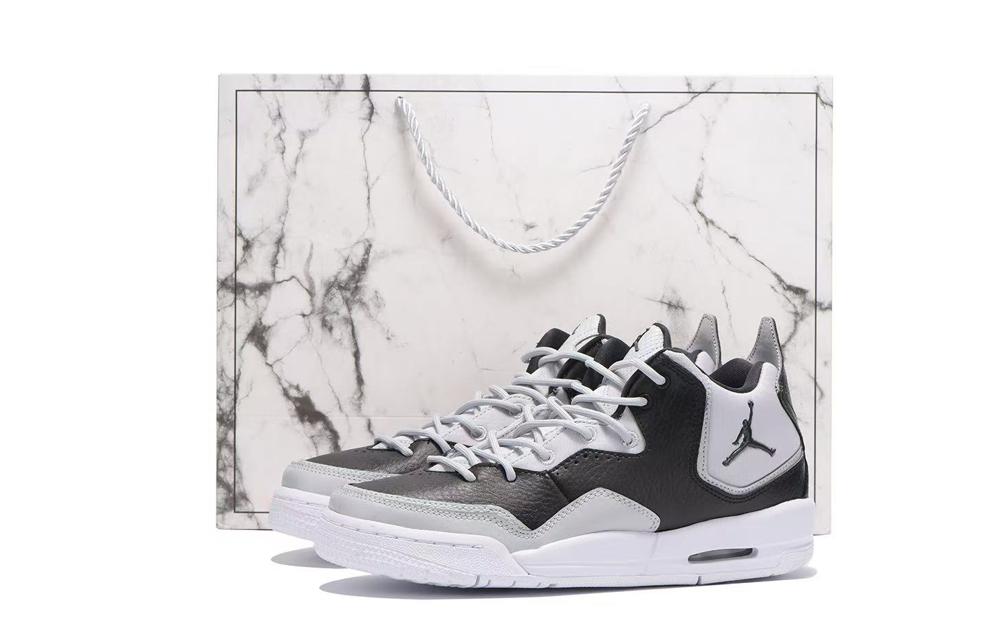 Jordan Courtside 23 нескользящие износостойкие мид-топ детские баскетбольные кроссовки black gray для подростков
Jordan Courtside 23 нескользящие износостойкие мид-топ детские баскетбольные кроссовки black gray для подростков