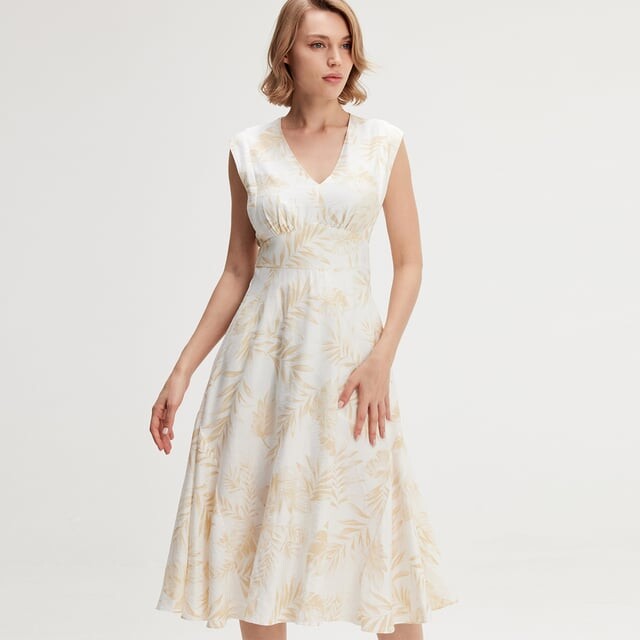 Платье миди без рукавов с тропическим узором Smart And Joy, бежевый
Платье миди без рукавов с тропическим узором Smart And Joy, бежевый