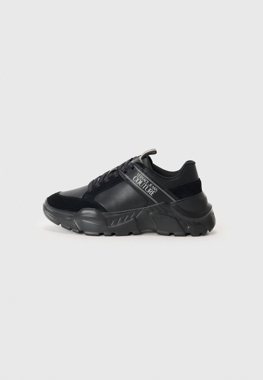 Кроссовки Versace Jeans Couture FONDO SPEEDTRACK, Black
Кроссовки Versace Jeans Couture FONDO SPEEDTRACK, Black