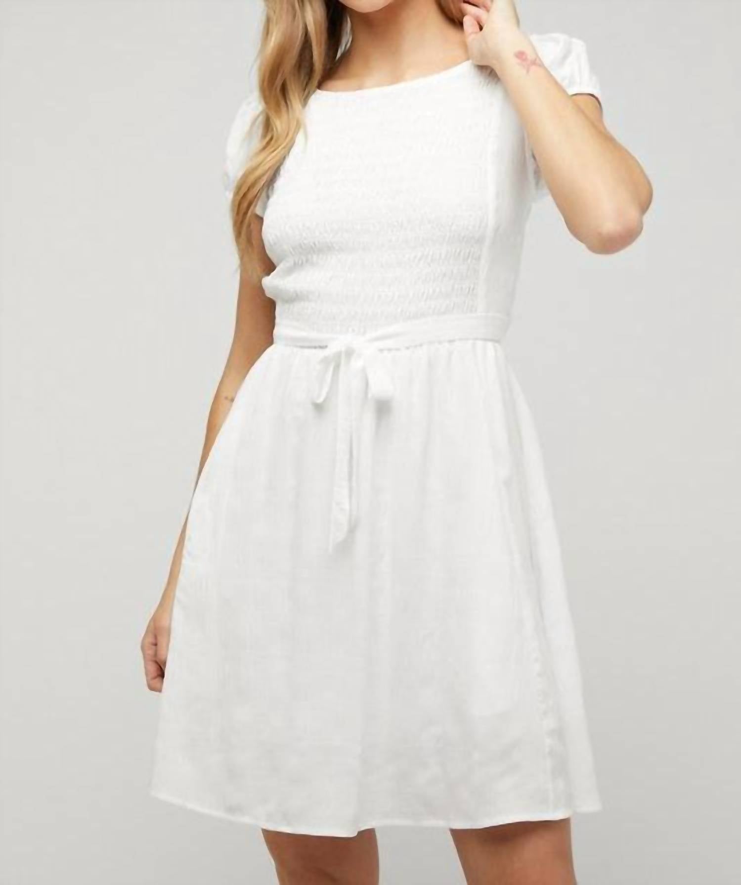 Момент, который нужно запомнить. Платье в белом цвете DAVI & DANI
Момент, который нужно запомнить. Платье в белом цвете DAVI & DANI