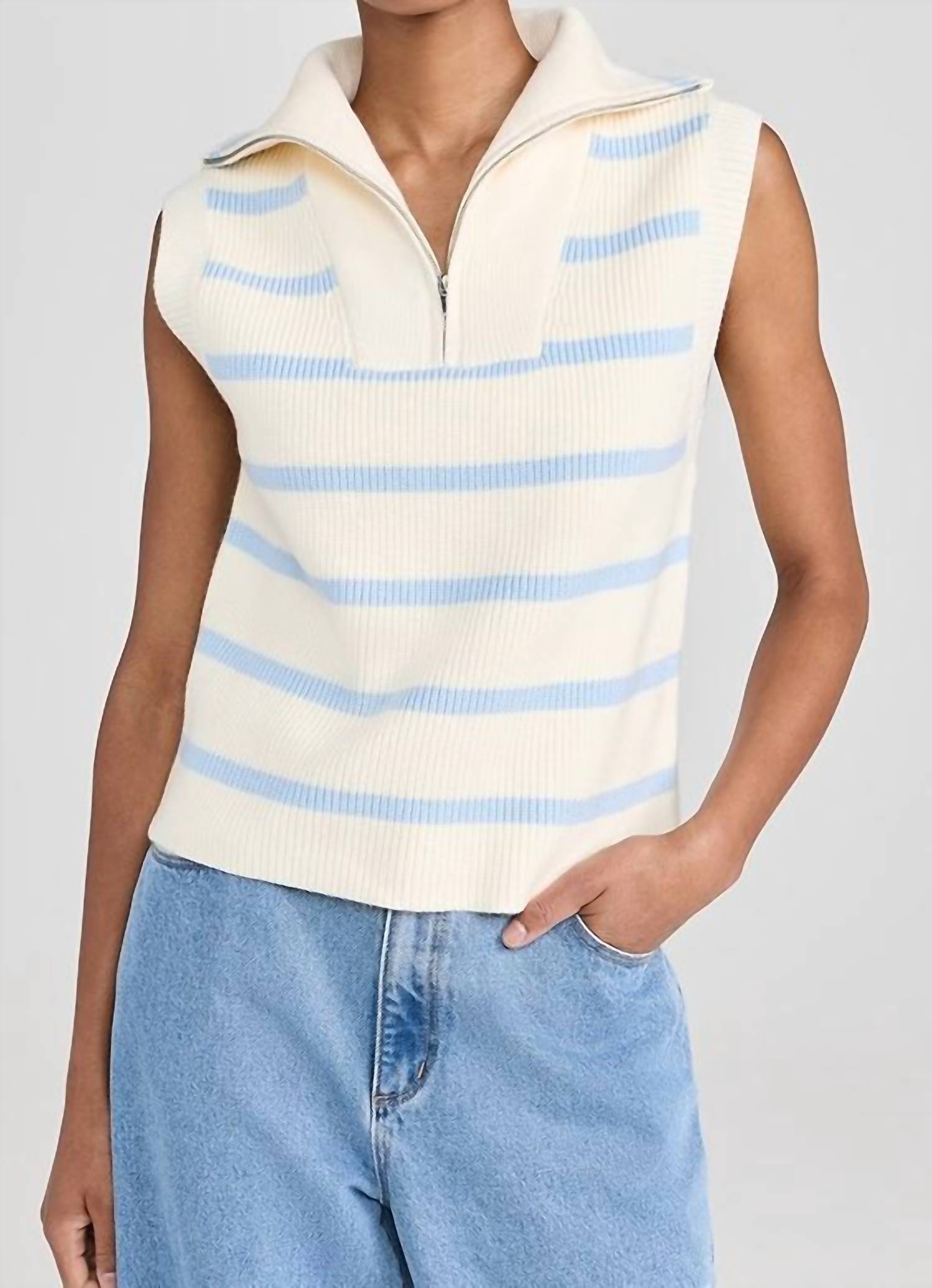 Полосатый вязаный жилет Hald цвета слоновой кости и пудрово-голубого English Factory
Полосатый вязаный жилет Hald цвета слоновой кости и пудрово-голубого English Factory