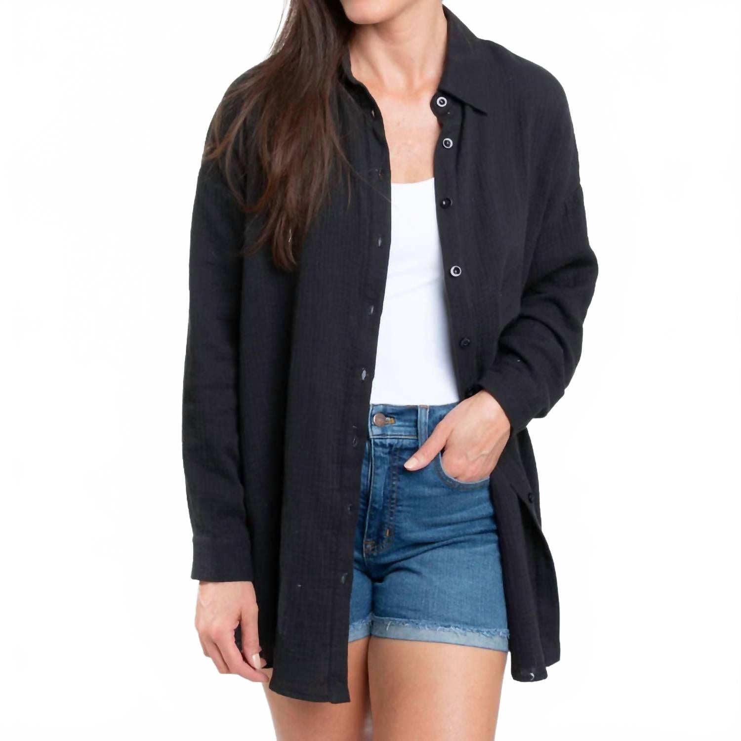 Aaliyah Блуза на пуговицах из шифона в черном цвете Elsie & Zoey
Aaliyah Блуза на пуговицах из шифона в черном цвете Elsie & Zoey