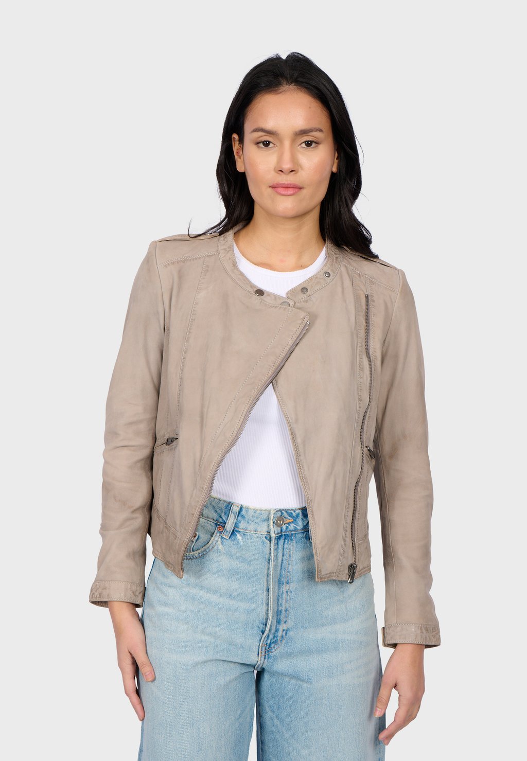 Кожаная куртка GRETA Oakwood, серо-коричневый
Кожаная куртка GRETA Oakwood, серо-коричневый