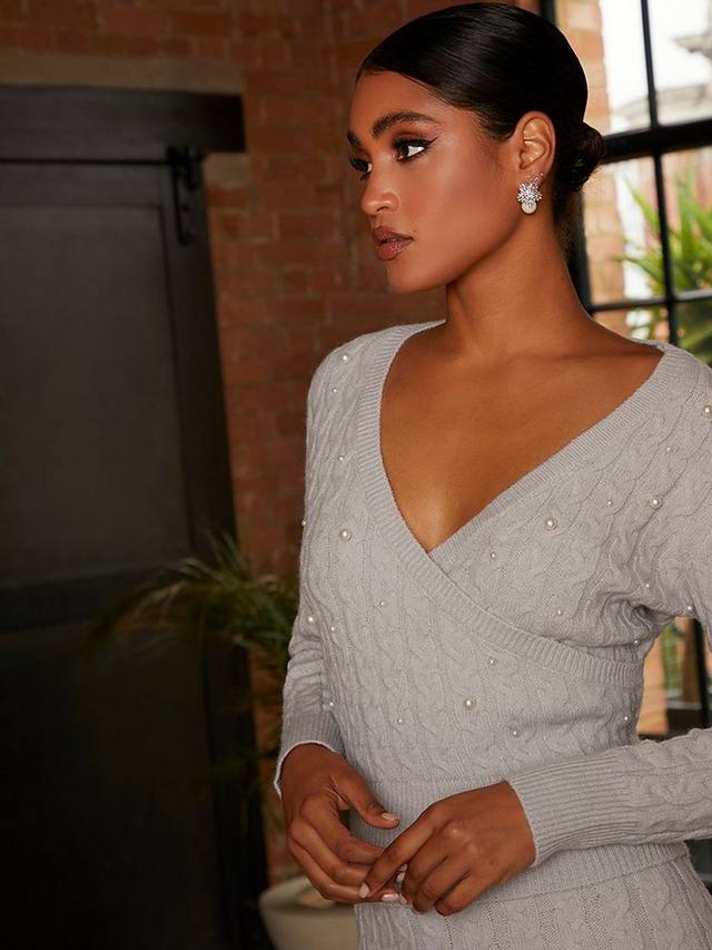 Жемчужный джемпер кабельной вязки Chi Chi London, серый
Жемчужный джемпер кабельной вязки Chi Chi London, серый