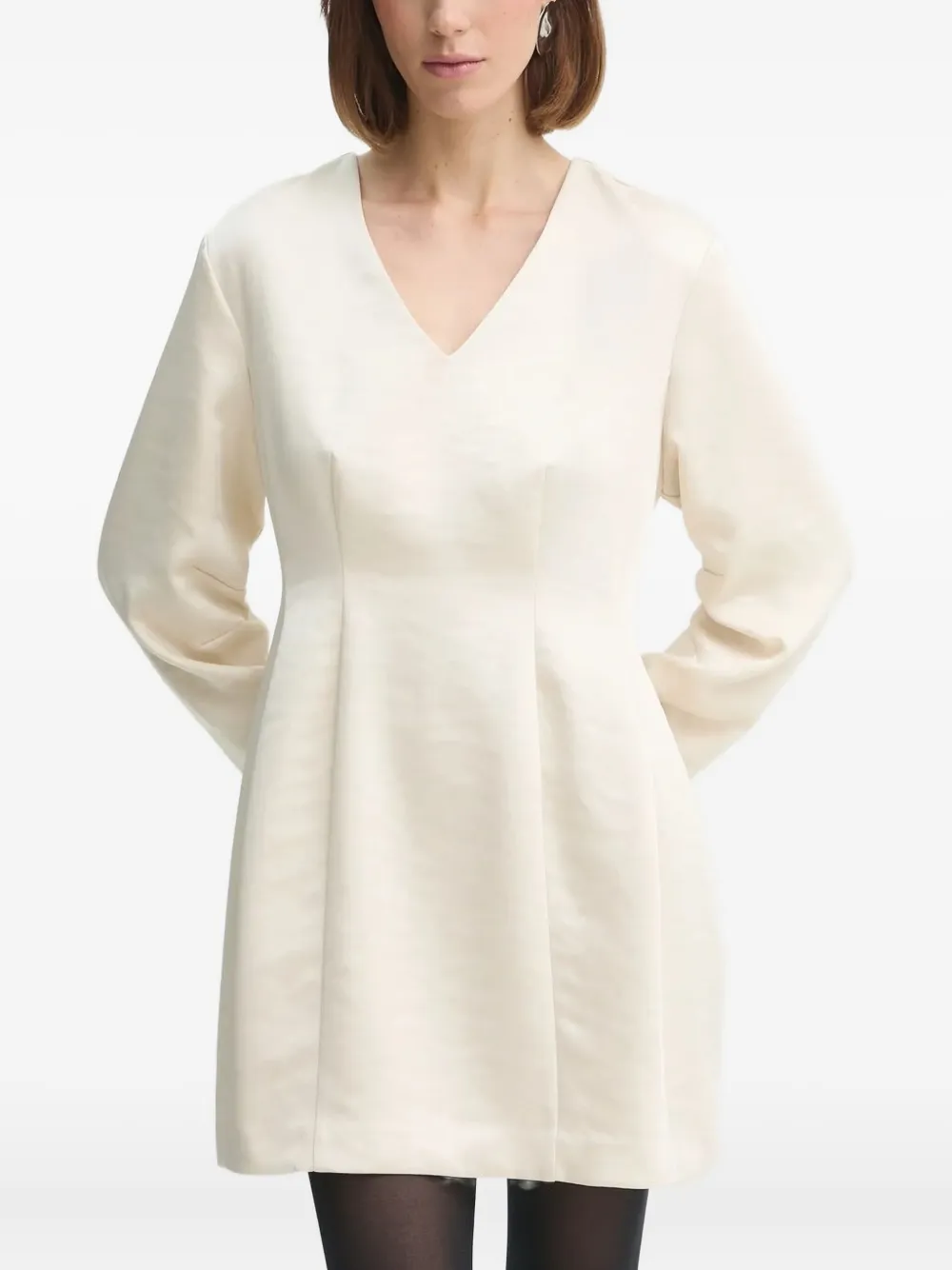 Платье с V-образным вырезом и складками HERSKIND, нейтральный
Платье с V-образным вырезом и складками HERSKIND, нейтральный