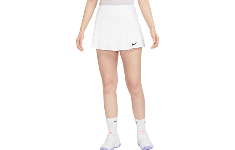 Спортивные шорты женские белые Nike 
Спортивные шорты женские белые Nike