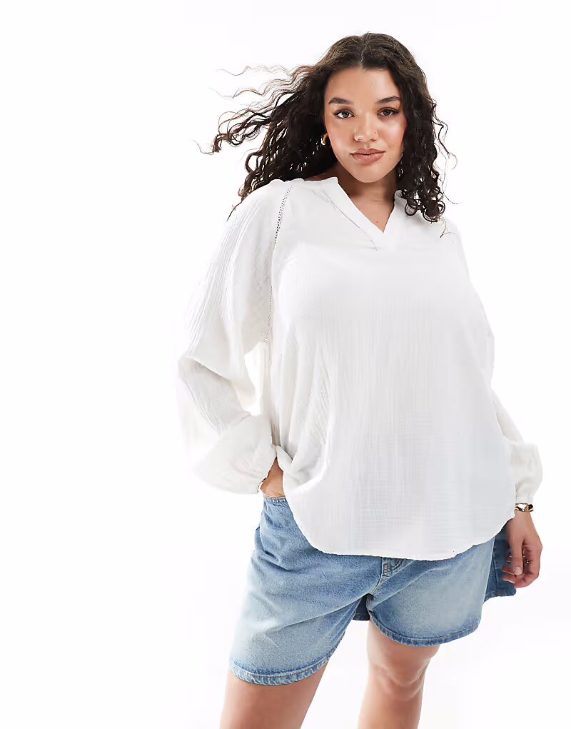 Блузка ONLY Curve из марли с v-образным вырезом белого цвета
Блузка ONLY Curve из марли с v-образным вырезом белого цвета