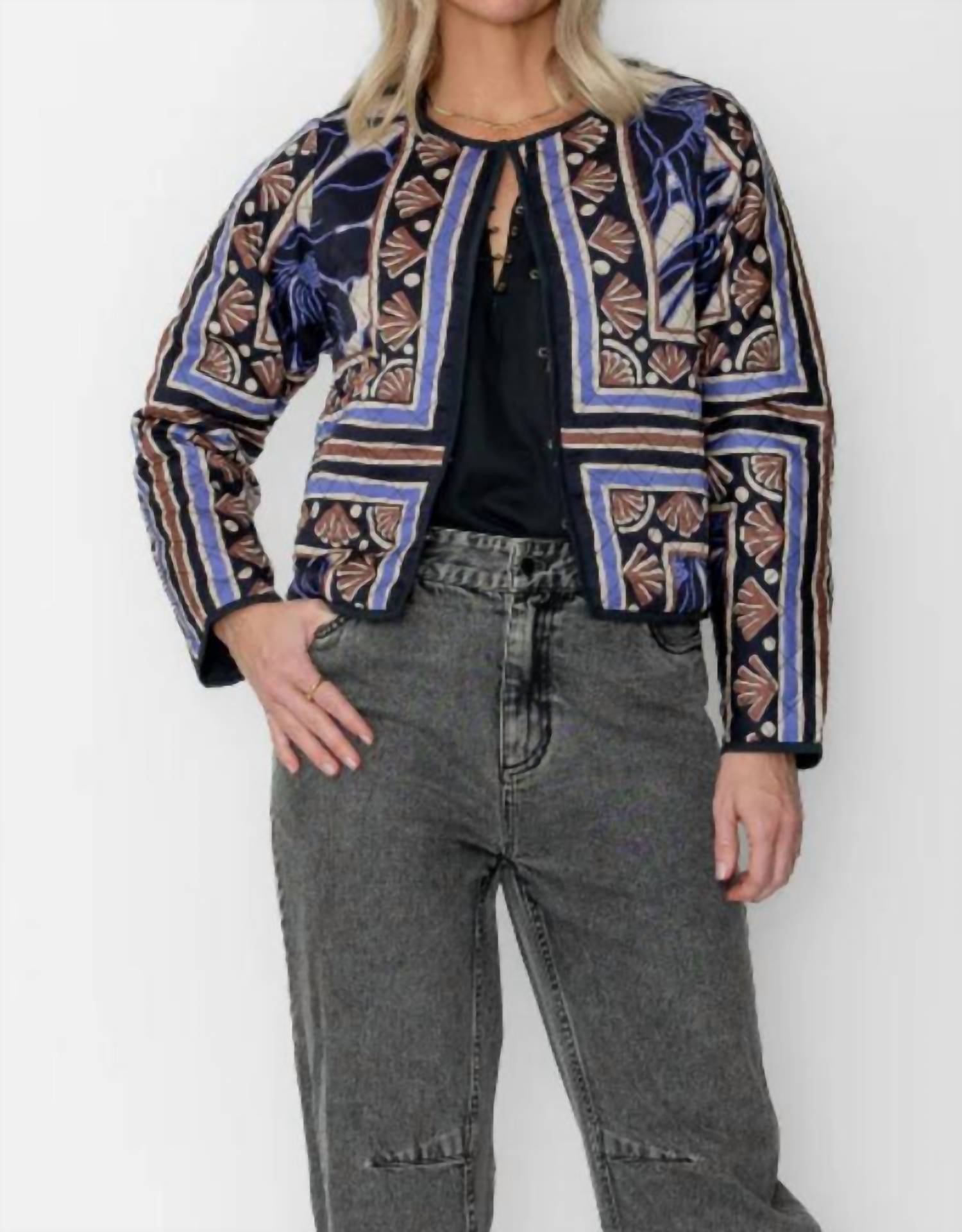 West Of Стеганая куртка Colette синего цвета
West Of Стеганая куртка Colette синего цвета