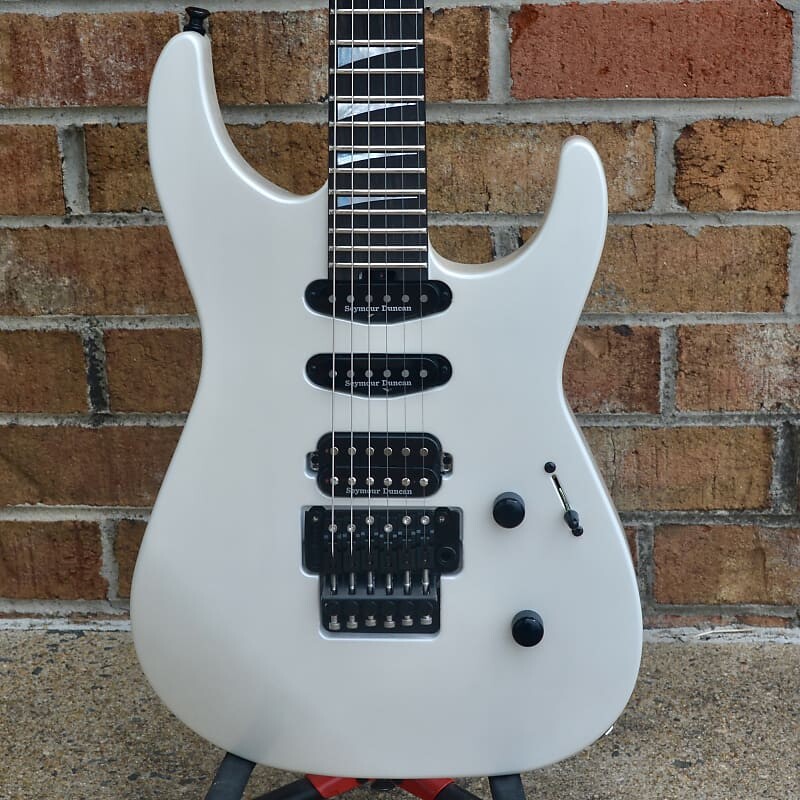 Электрогитара Jackson American Series Soloist SL3, Ebony Fingerboard, Platinum Pearl
Электрогитара Jackson American Series Soloist SL3, Ebony Fingerboard, Platinum Pearl