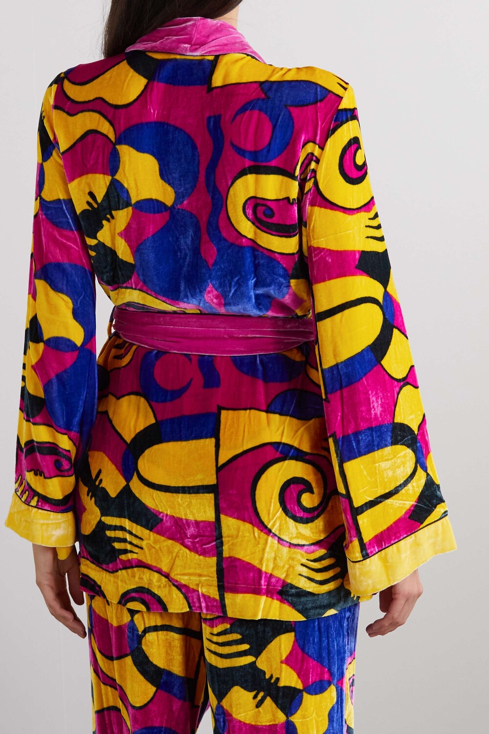 SLEEPING WITH JACQUES + NET SUSTAIN Бархатный халат Bon Vivant с поясом и принтом, желтый
SLEEPING WITH JACQUES + NET SUSTAIN Бархатный халат Bon Vivant с поясом и принтом, желтый