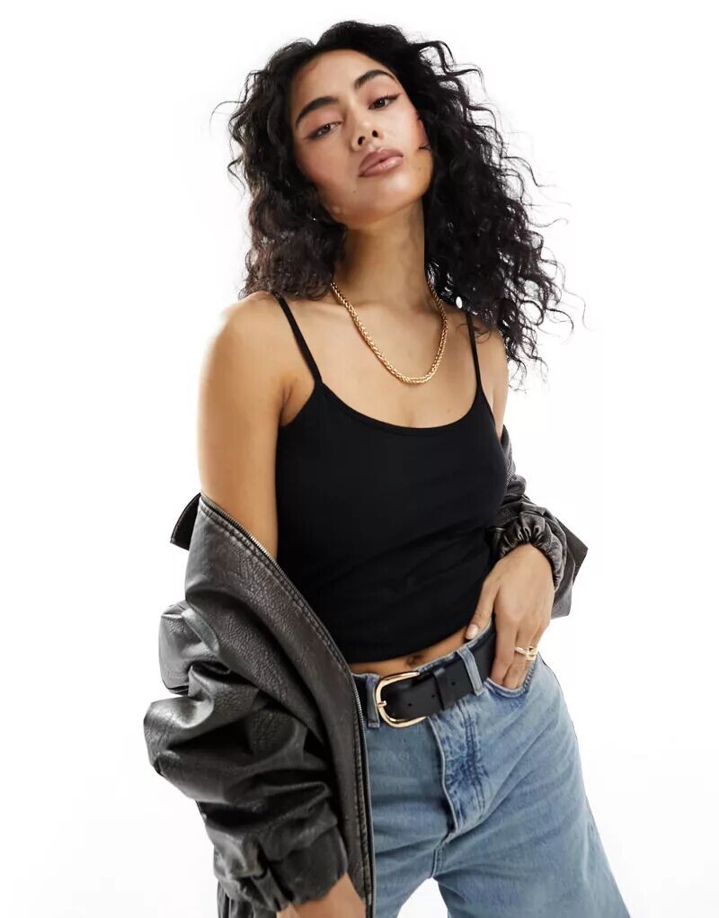 Черная майка с бретелями JDY
Черная майка с бретелями JDY