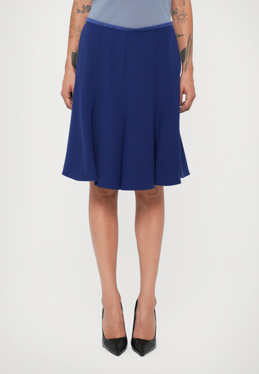 Юбка Emporio Armani SKIRT, Royal Blue/Dark Blue
Юбка Emporio Armani SKIRT, Royal Blue/Dark Blue