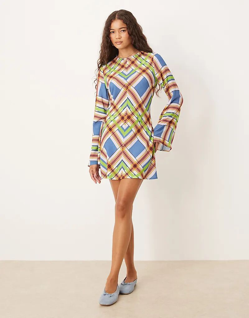 Мини-платье ASOS DESIGN с круглым вырезом, расклешенными рукавами и разноцветным клетчатым принтом
Мини-платье ASOS DESIGN с круглым вырезом, расклешенными рукавами и разноцветным клетчатым принтом