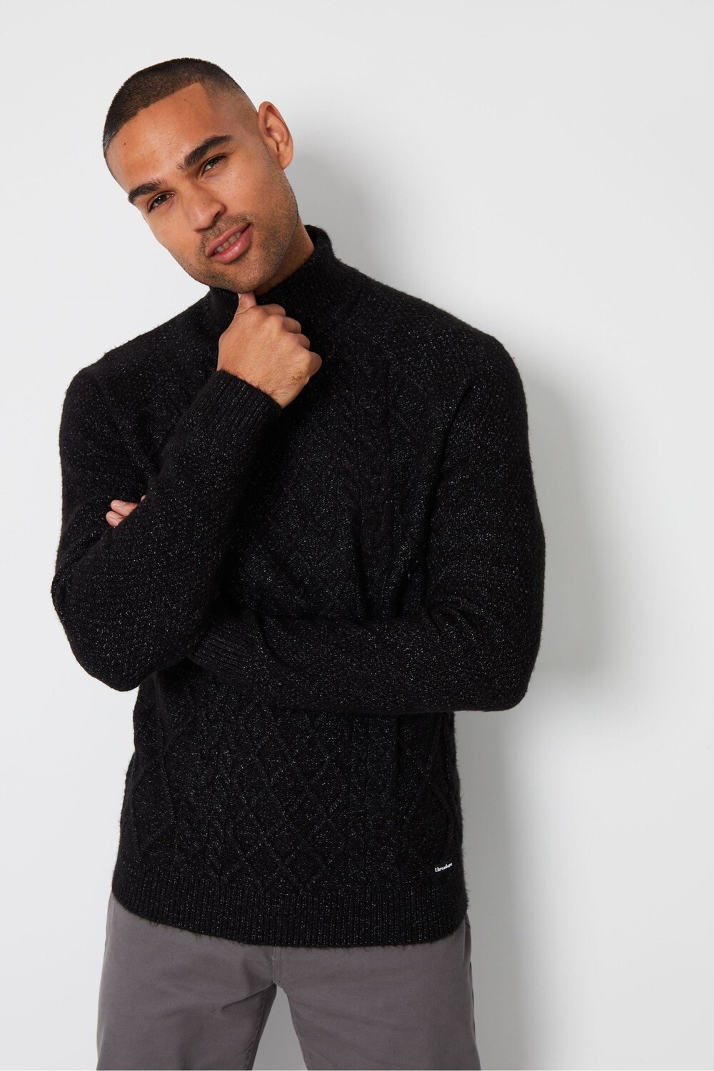 Свитер с высоким воротником косичной вязки Threadbare, черный
Свитер с высоким воротником косичной вязки Threadbare, черный