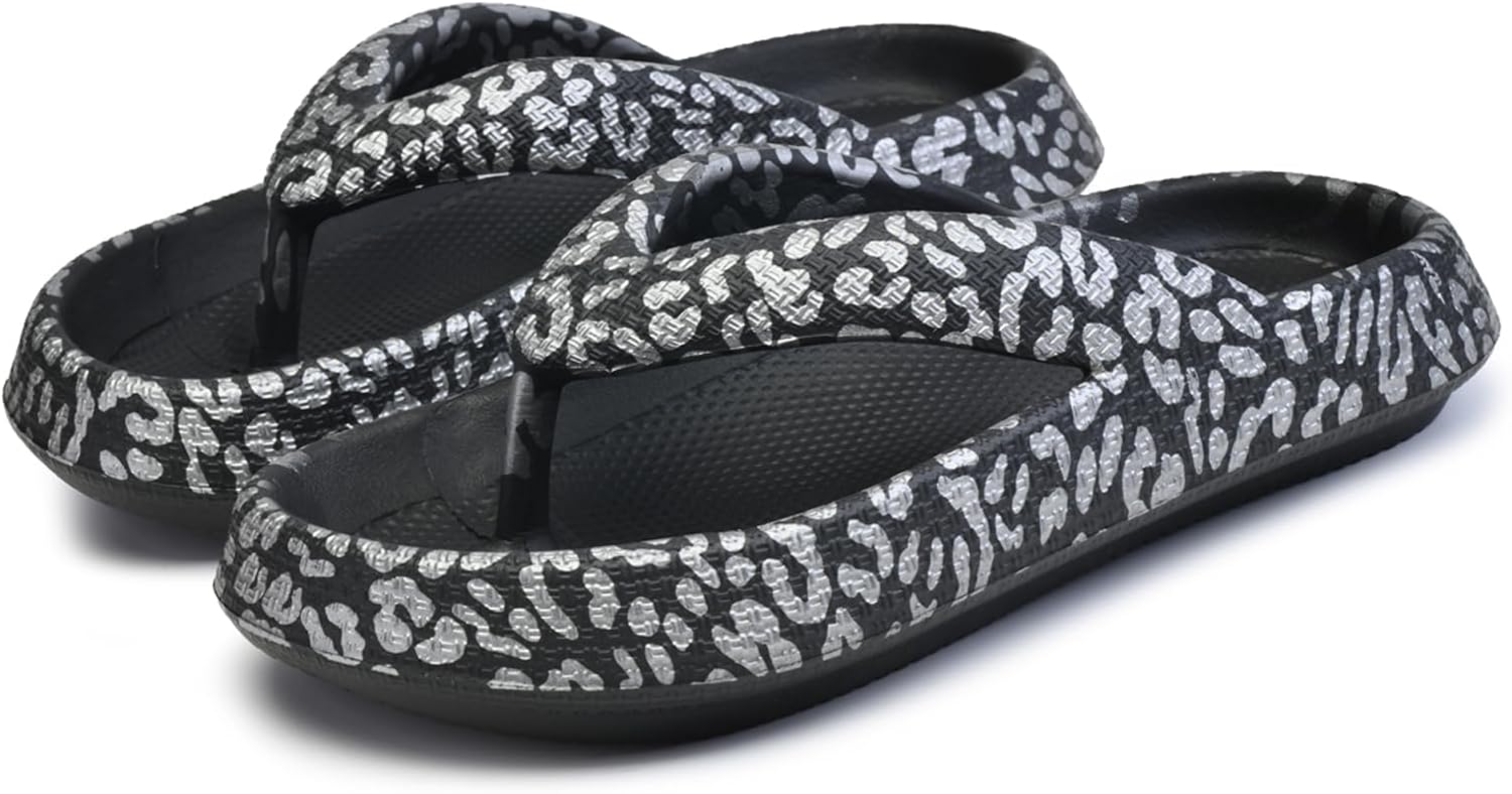 Шлепанцы FLIOZY с леопардовым принтом для женщин и мужчин, мягкие сандалии-подушки из ЭВА, нескользящая платформа, удобные вьетнамки для дома и улицы, большие размеры, цвета: хаки, серый, розовый и черный
Шлепанцы FLIOZY с леопардовым принтом для женщин и мужчин, мягкие сандалии-подушки из ЭВА, нескользящая платформа, удобные вьетнамки для дома и улицы, большие размеры, цвета: хаки, серый, розовый и черный