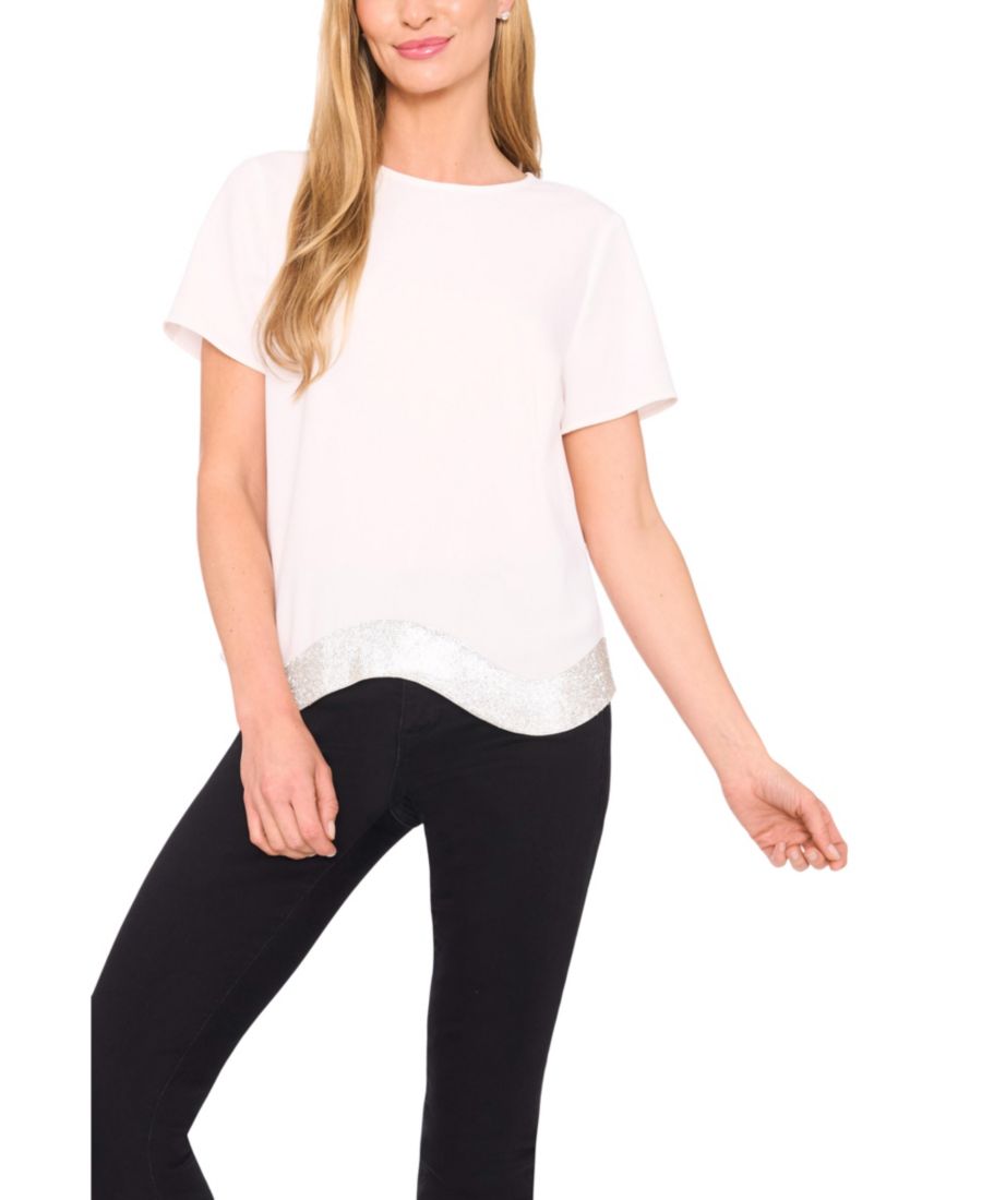 Женская блузка с короткими рукавами и волнистым краем, украшенная стразами CeCe, New Ivory
Женская блузка с короткими рукавами и волнистым краем, украшенная стразами CeCe, New Ivory