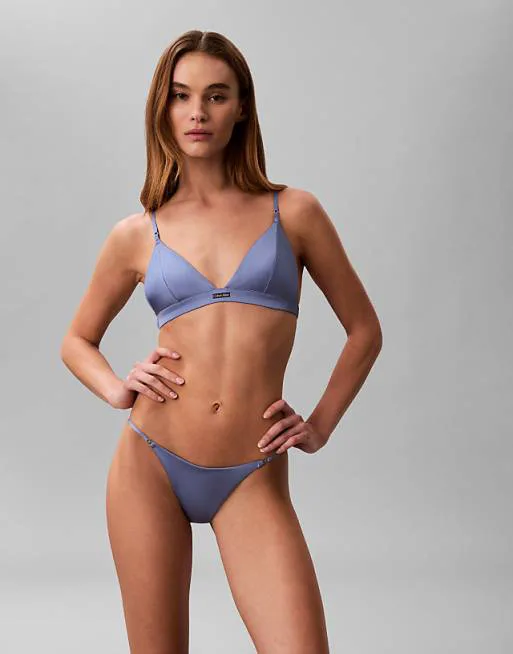 Атласное танга синего цвета Calvin Klein Signature
Атласное танга синего цвета Calvin Klein Signature