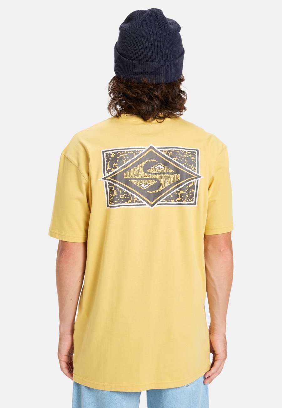 Футболка Quiksilver EVO YOUTH CRISIS, Yhp/Yellow, Желтый, Футболка Quiksilver EVO YOUTH CRISIS, Yhp/Yellow
Футболка Quiksilver EVO YOUTH CRISIS, Yhp/Yellow, Желтый, Футболка Quiksilver EVO YOUTH CRISIS, Yhp/Yellow