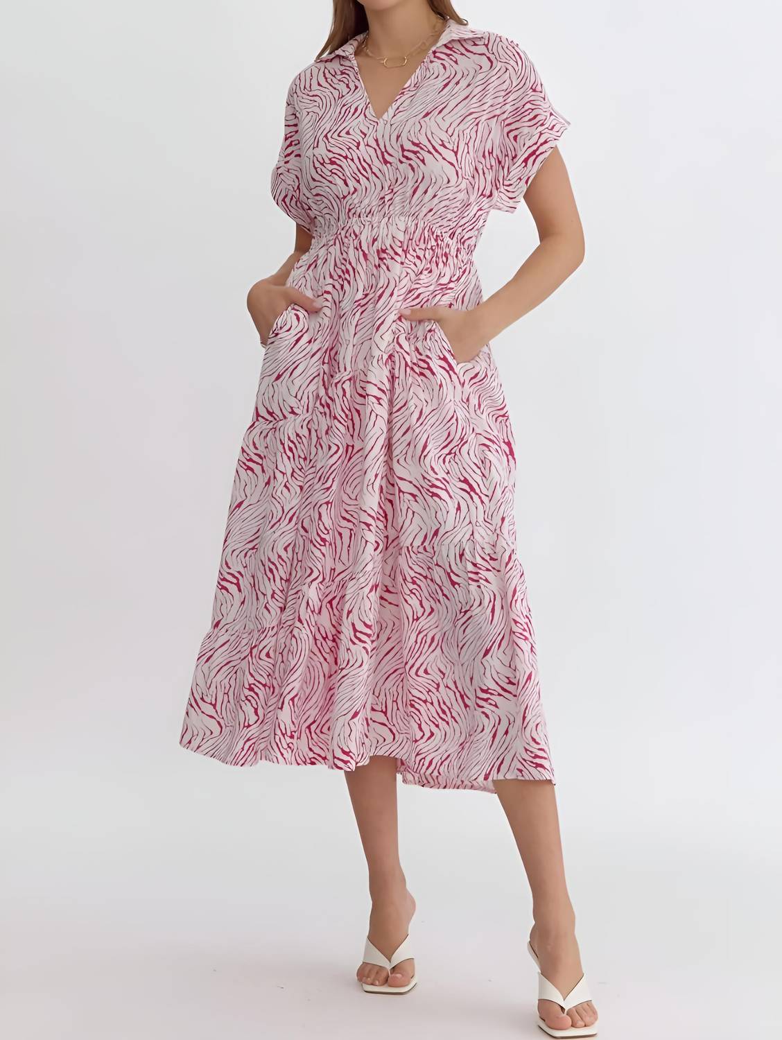 Платье Zebra Midi в розово-белую полоску Entro 
Платье Zebra Midi в розово-белую полоску Entro