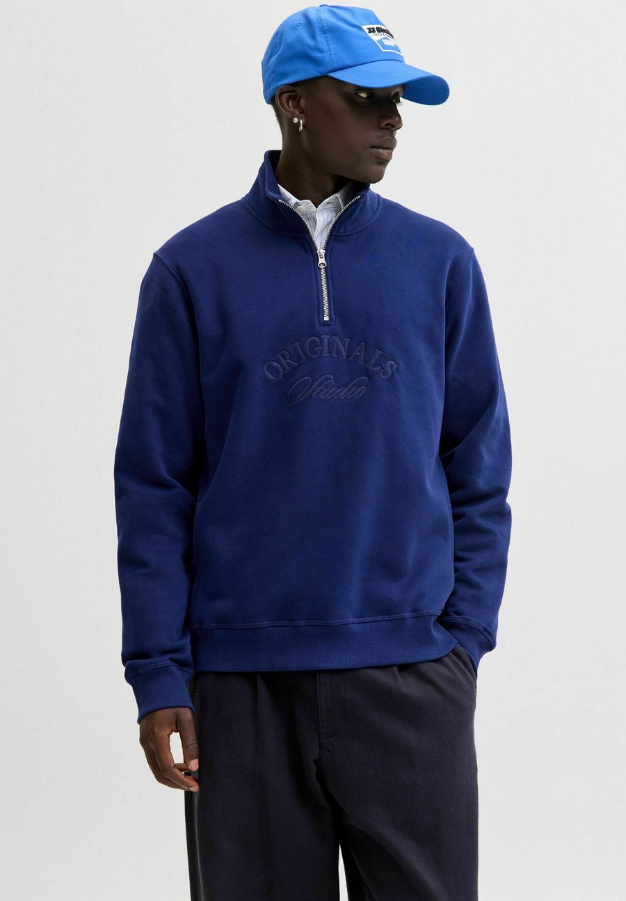 Толстовка Jack & Jones JORBLEECKER BRANDING HIGH NECK, Ocean Cavern/Dark Blue
Толстовка Jack & Jones JORBLEECKER BRANDING HIGH NECK, Ocean Cavern/Dark Blue