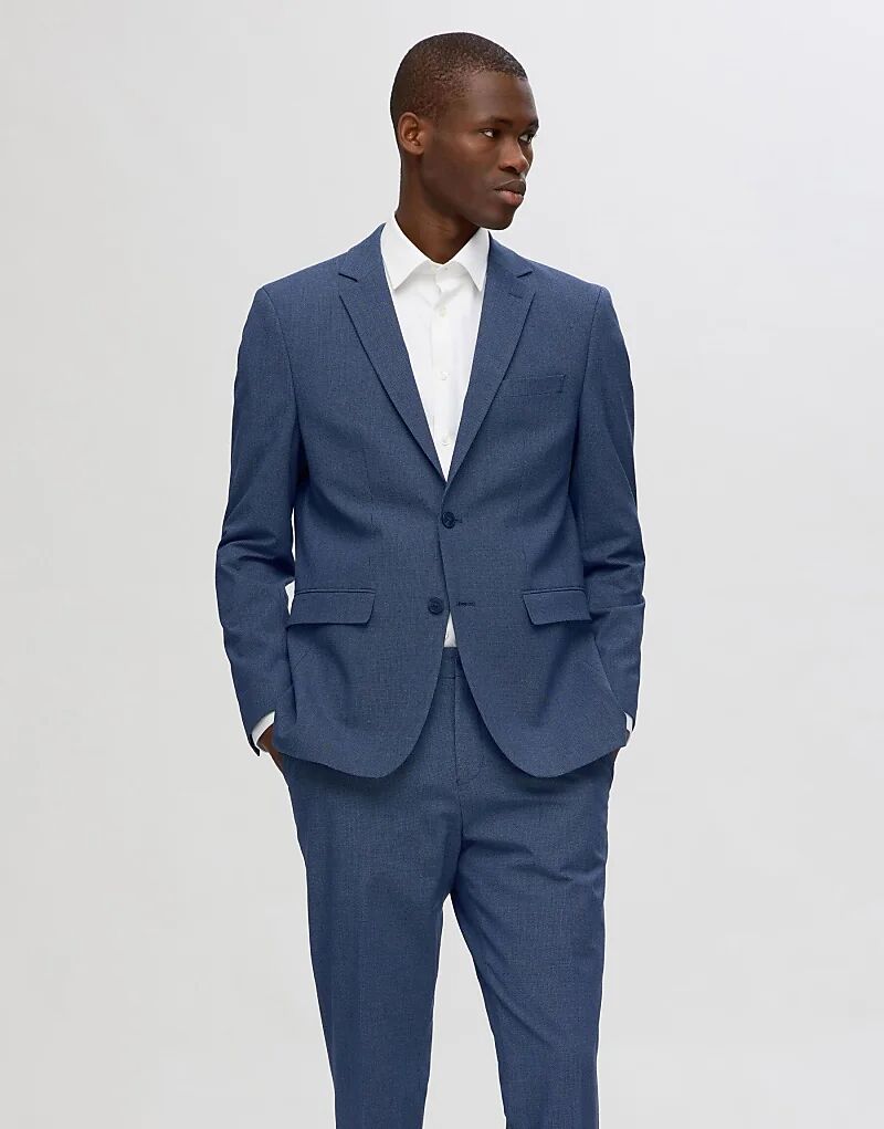 Выбранный мужской блейзер темно-синего цвета
Выбранный мужской блейзер темно-синего цвета