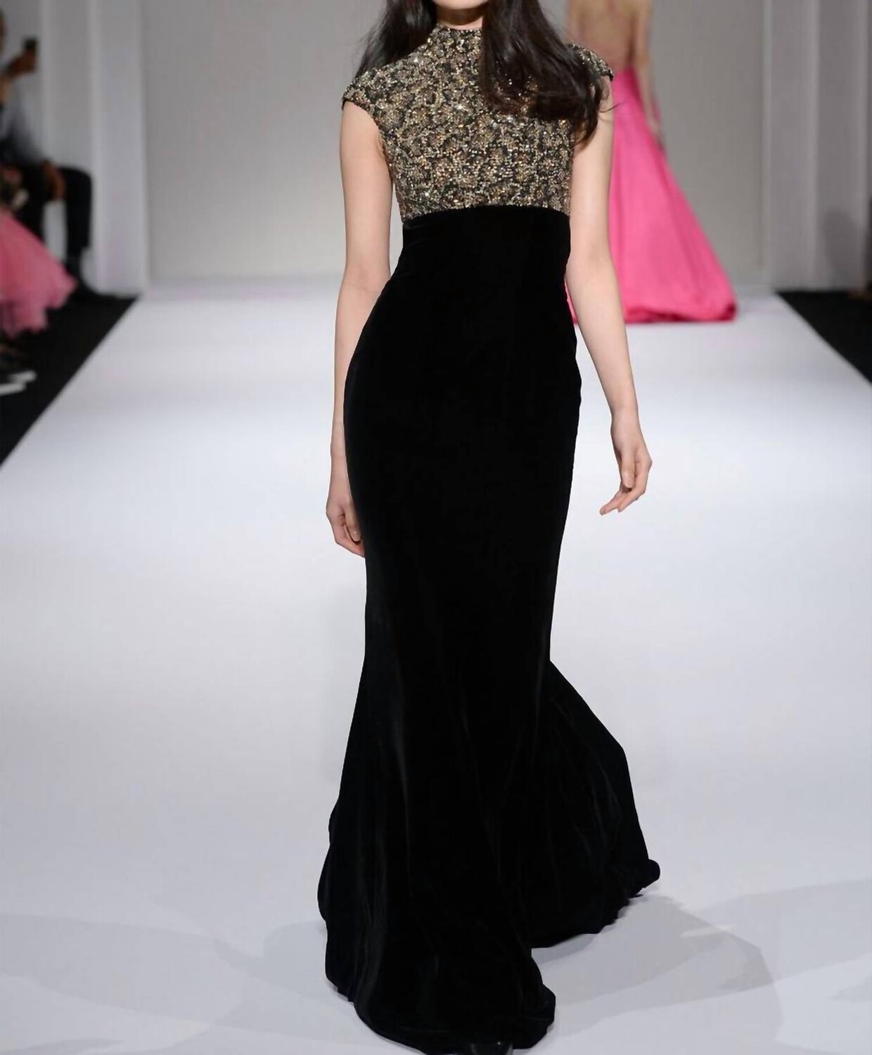 Черное платье с высоким воротником и бисером Sherri Hill, черный
Черное платье с высоким воротником и бисером Sherri Hill, черный